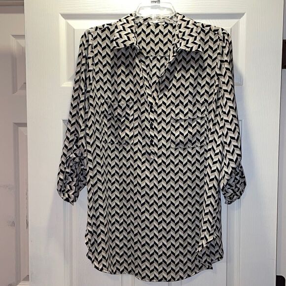 ✨Pleione Black, tan & white Chevron blouse - Picture 1 of 7